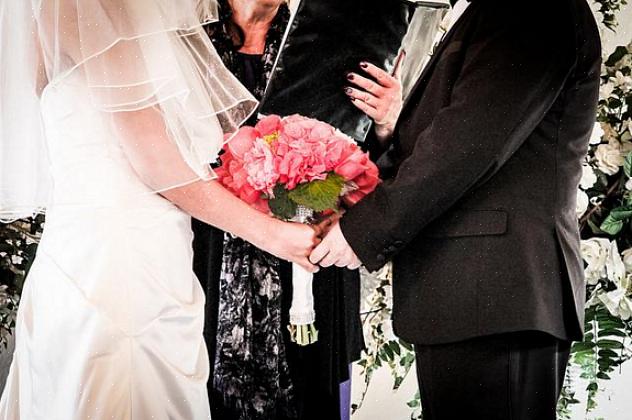 I Wisconsin gis ekteskapslisenser av fylkesembedsmannen