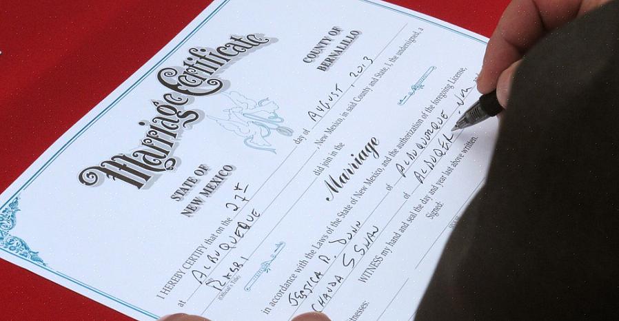 Du trenger en gjeldende ID med bildet ditt for å få ekteskapslisens i New Mexico