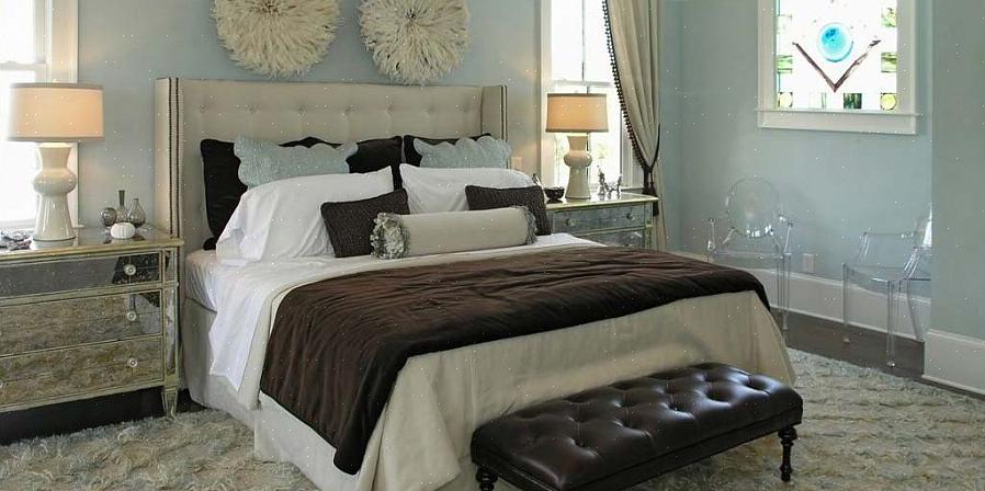 Prinsippet om feng shui-kommandoposisjonen brukes på soverommet ved hvordan du plasserer sengen din