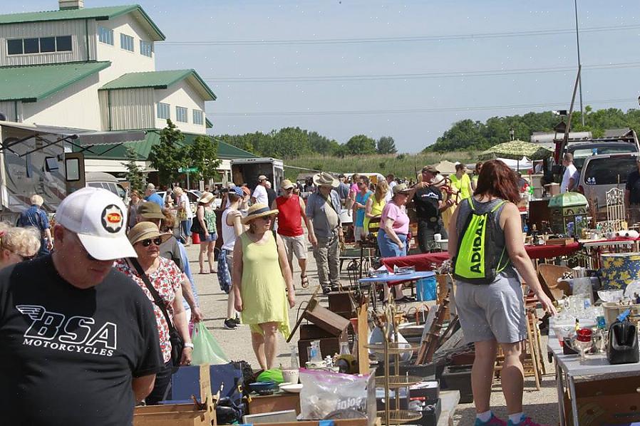 På loppemarkedet i Kane County fyller opptil 1000 forhandlere tivoli med nye