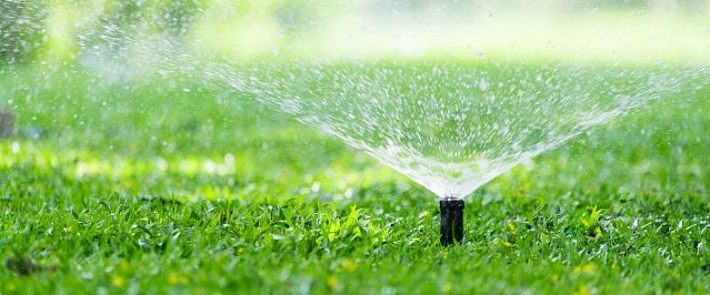 Åpne hovedavstengningsventilen sakte for å slippe vann inn i sprinklersystemet