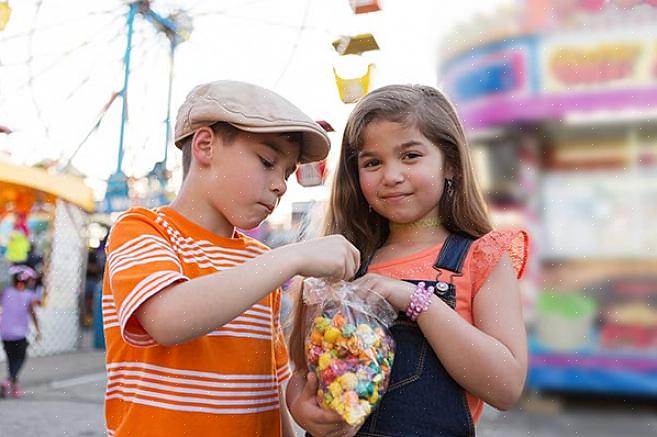 Stasjoner der barna kan spille høsthøstespill eller karnevalspill for en skolefestival