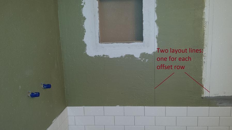 Veteraner fra installasjon av gulvfliser tror kanskje at veggfliser er et stykke kake