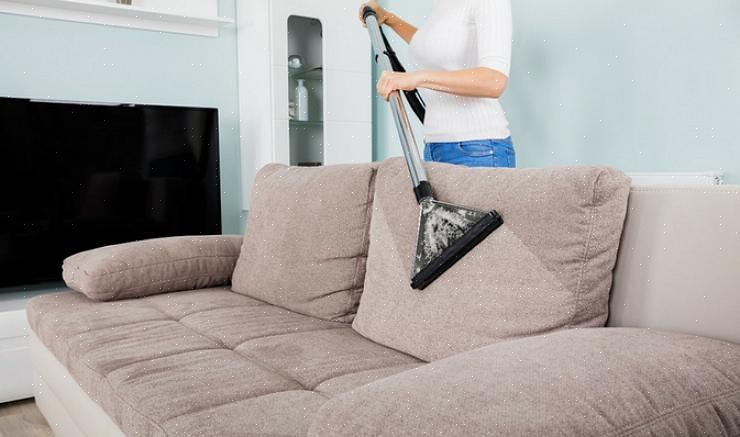 Mens du bør støvsuge sofaen din ukentlig