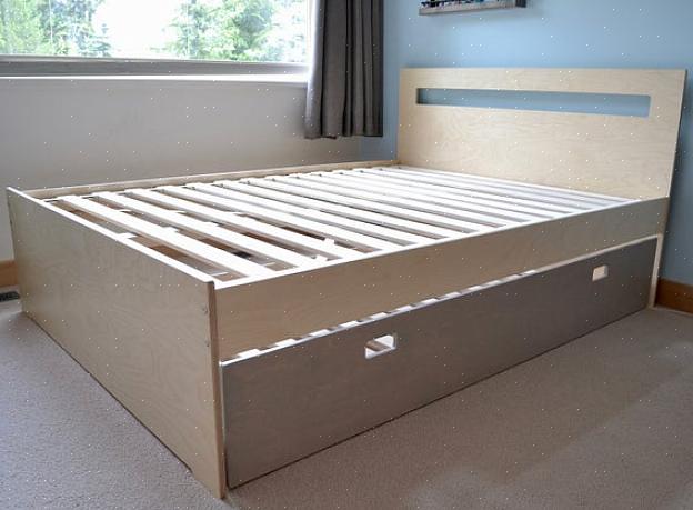 For DIY-uttrekkbare senger kan basen være konstruert av enten et bunkybrett eller et ark med 1,90 cm