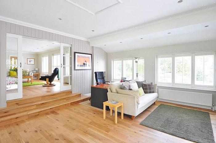 Plankegulv har en tendens til å være det enkleste gulvbelegget for huseiere å installere selv