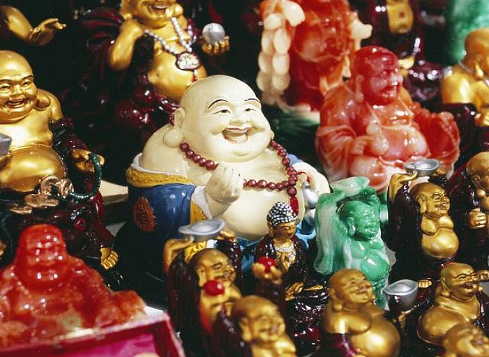 Laughing Buddha feng shui-symbolet er basert på historien om en buddhistmunk som bodde i det 10