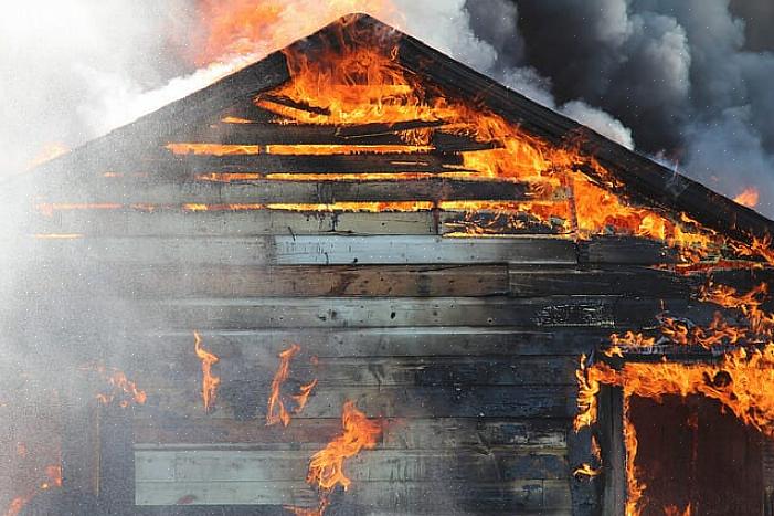 Spontan forbrenning blir en mulighet når brennbare overflater som lin- eller tungolje kombineres med luft