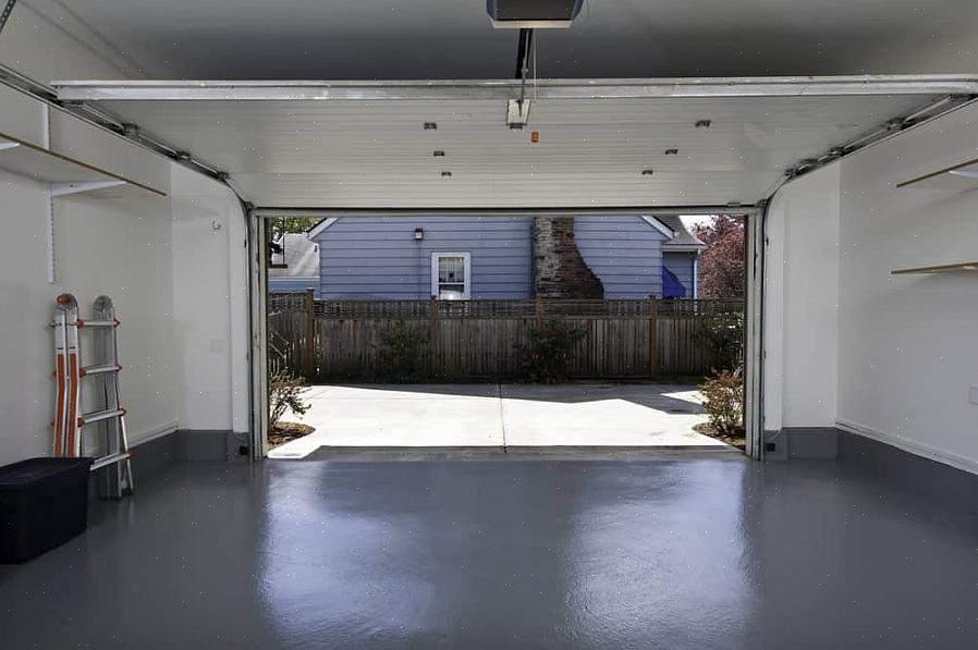 Et annet alternativ der garasjen skal brukes til boareal er å isolere døren med et garasjeportisolasjonssett