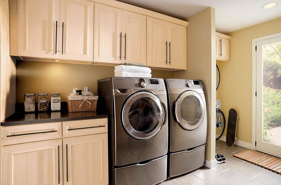 Vaskeromskap er hoveddelen av lagringskravene i vaskerommet