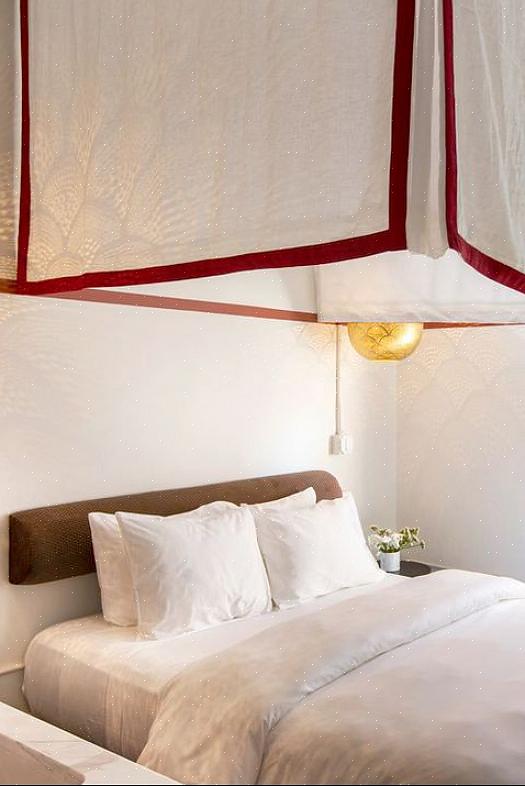 To elementer som nesten alltid finnes i det romantiske soverommet er dempede eller pastellfargeskjemaer