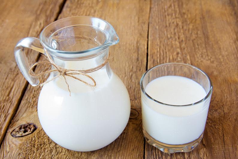 Det første trinnet for å oppdra melkgeiter til melk er å lære om de forskjellige standard meiergeitene