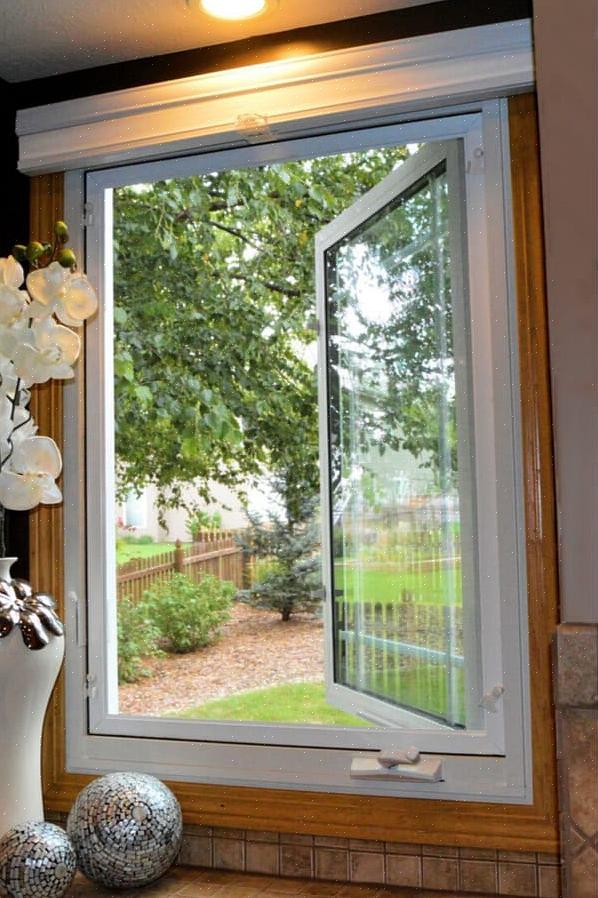 De fleste vindusvinduer har en sveiv eller annen type mekanisk innretning for å åpne