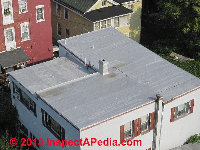 Et sømløst gummitak er i utgangspunktet et tykt belegg av flytende gummi spredt på taket