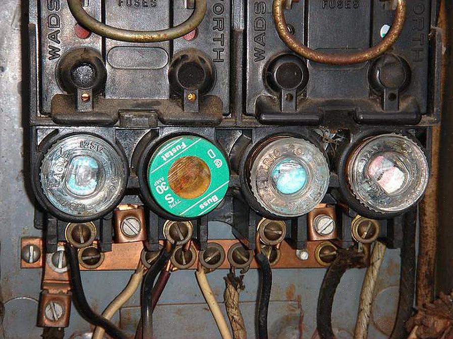 For eksempel vil en 20-amp sikring ikke passe inn i en Edison sikringsstikkontakt utstyrt med en 15-amp
