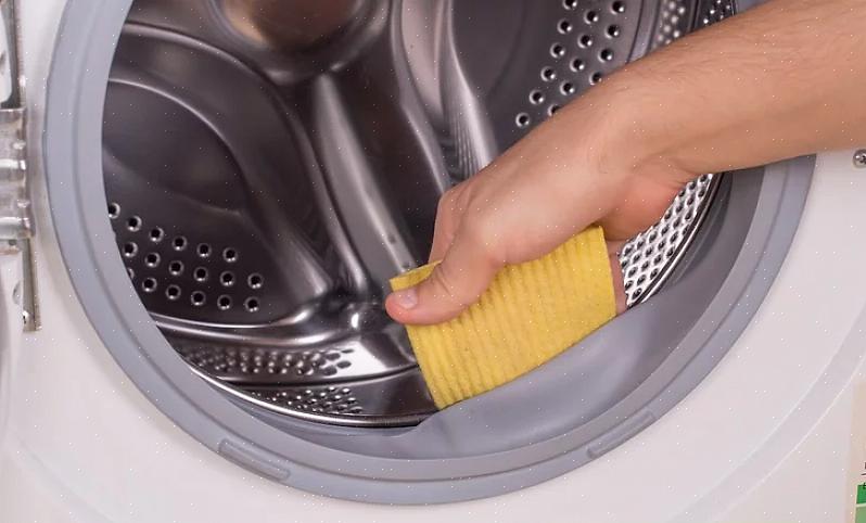 Tørk av utsiden av vaskemaskinen med eddik eller din favoritt universalrengjøringsmiddel