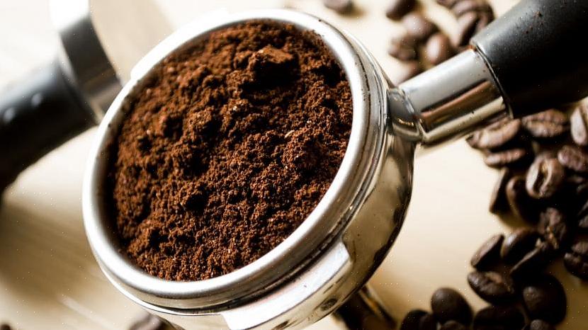 Tilsett kaffegrut i jorden (opptil en 50/50 blanding!) For å øke syreelskende planter som